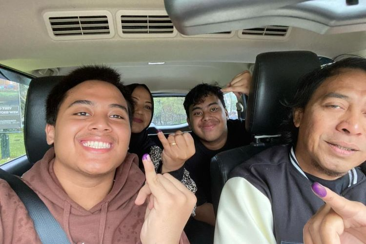 Komeng setelah melakukan pencoblosan (Sumber:  Instagram/komeng.original )