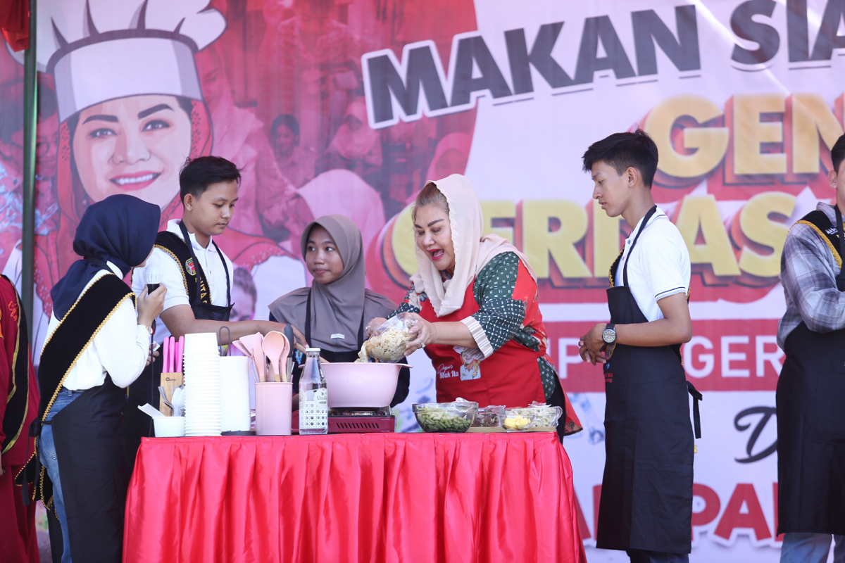 Pemkot Semarang bersama Duta Genre menggelar acara memasak makanan bergizi di SMP N 14 Kota Semarang. (Sumber: | Foto: Sakti)