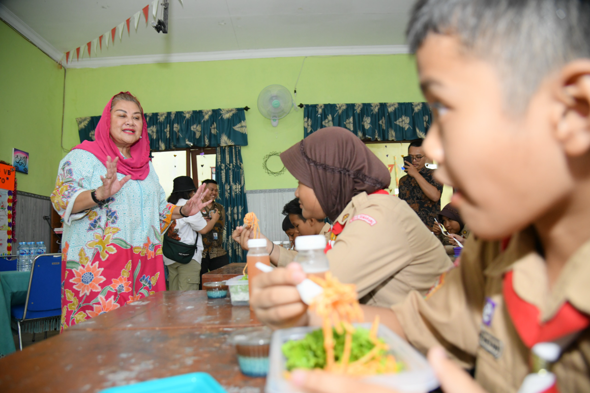 Simulasi program ‘’Makan Siang Bergizi’’ digelar untuk siswa dari 24 SD dan SMP di Kota Semarang.
 (Sumber:  | Foto: Sakti)