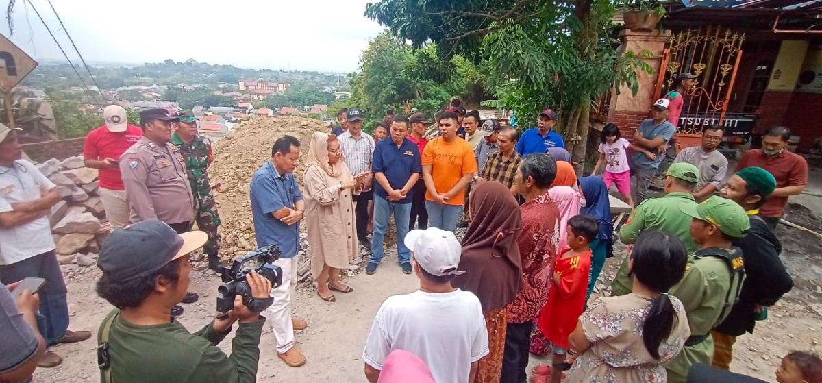 Wali Kota Semarang, Hevearita Gunaryanti Rahayu  saat di Perumahan Bukit Sendangmulyo, Kecamatan Tembalang.
 (Sumber:  | Foto: Sakti Setiawan)