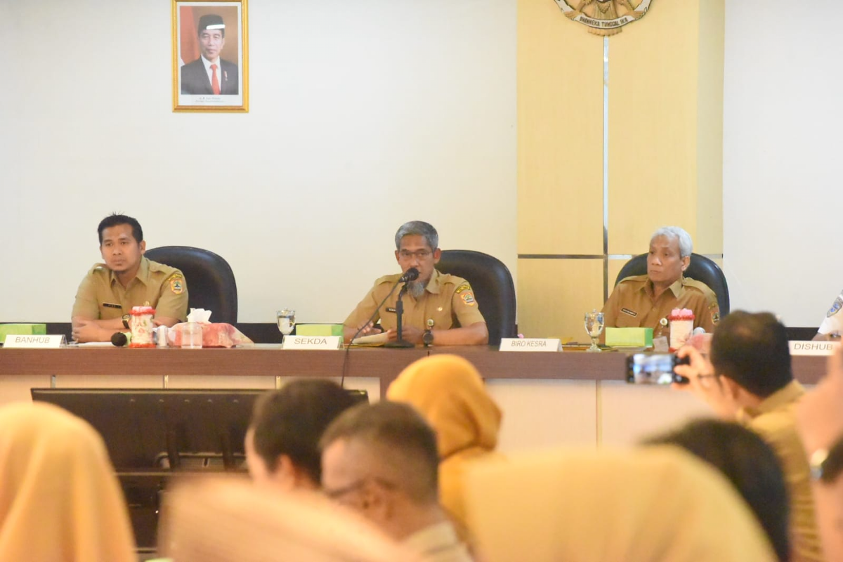 Sekda Jateng Sumarno saat membuka rapat koordinasi Mudik dan Balik Rantau Gratis Jateng 2025. (Sumber:  | Foto: Sakti)