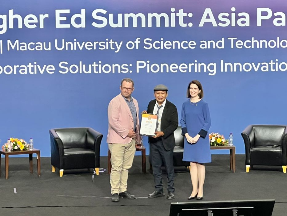 Undip mendapat penghargaan dalam kategori Performance Improvement. (Sumber: | Foto: dok)