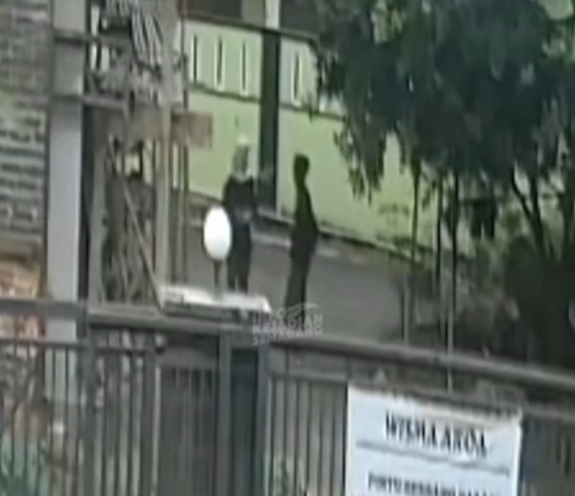 pelaku begal payudara di Sekaran Gunungpati (Sumber: Instagram @infokejadiansemarang | Foto: Infosemarang.com )