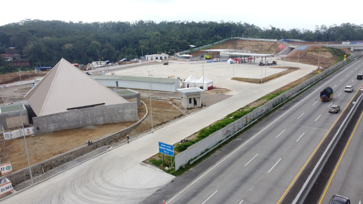 Rest area fungsional  di KM 439 A arah Solo.
 (Sumber:  | Foto: Sakti Setiawan.)