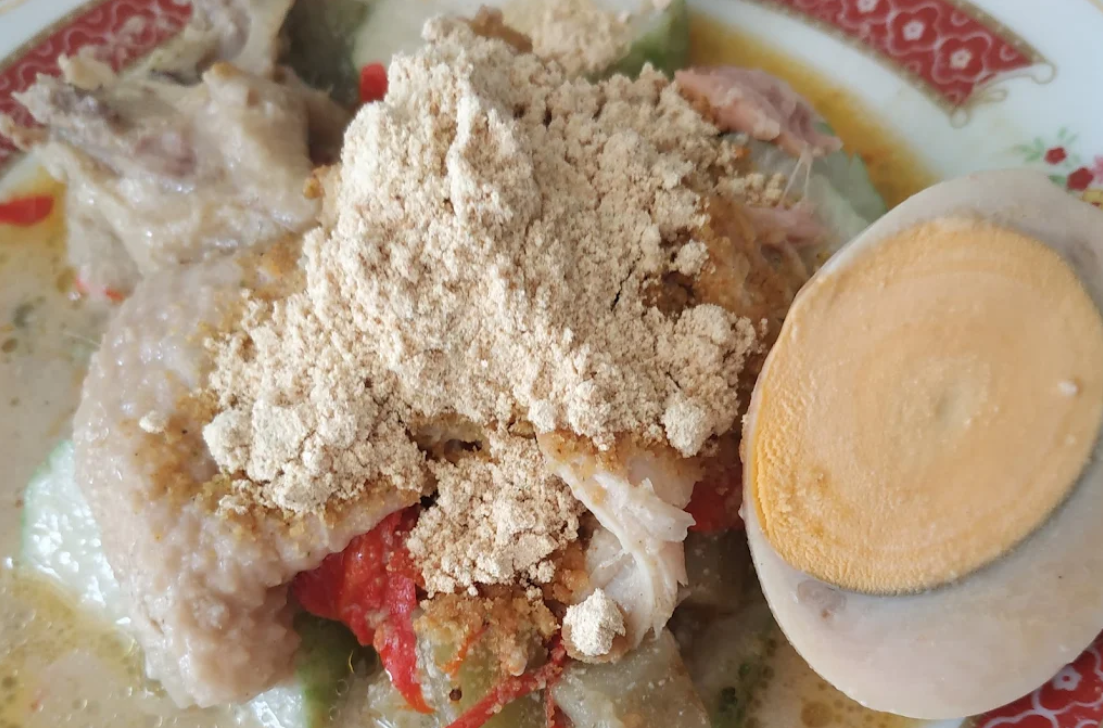 Ilustrasi Lontong Cap Go Meh, kuliner Tionghoa saat Tahun Baru Imlek di Semarang. (Sumber: Iin Halim - InfoSemarang.com)