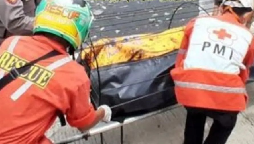 Pria berbaju Bawaslu tewas di kolam tinja IPLT Disperkim Kota Semarang, Genuk, Senin 22 Januari 2024. (Sumber: @smg_repostt - InfoSemarang.com)