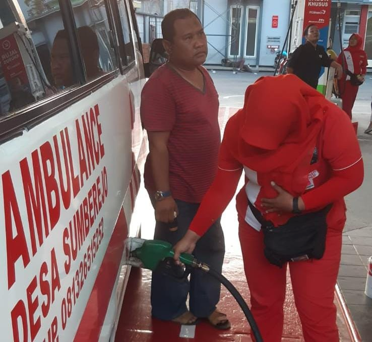 PT Pertamina memberikan bantuan voucher BBM nonsubsidi Dex series untuk ambulans  di Semarang. (Sumber:  | Foto: Sakti)
