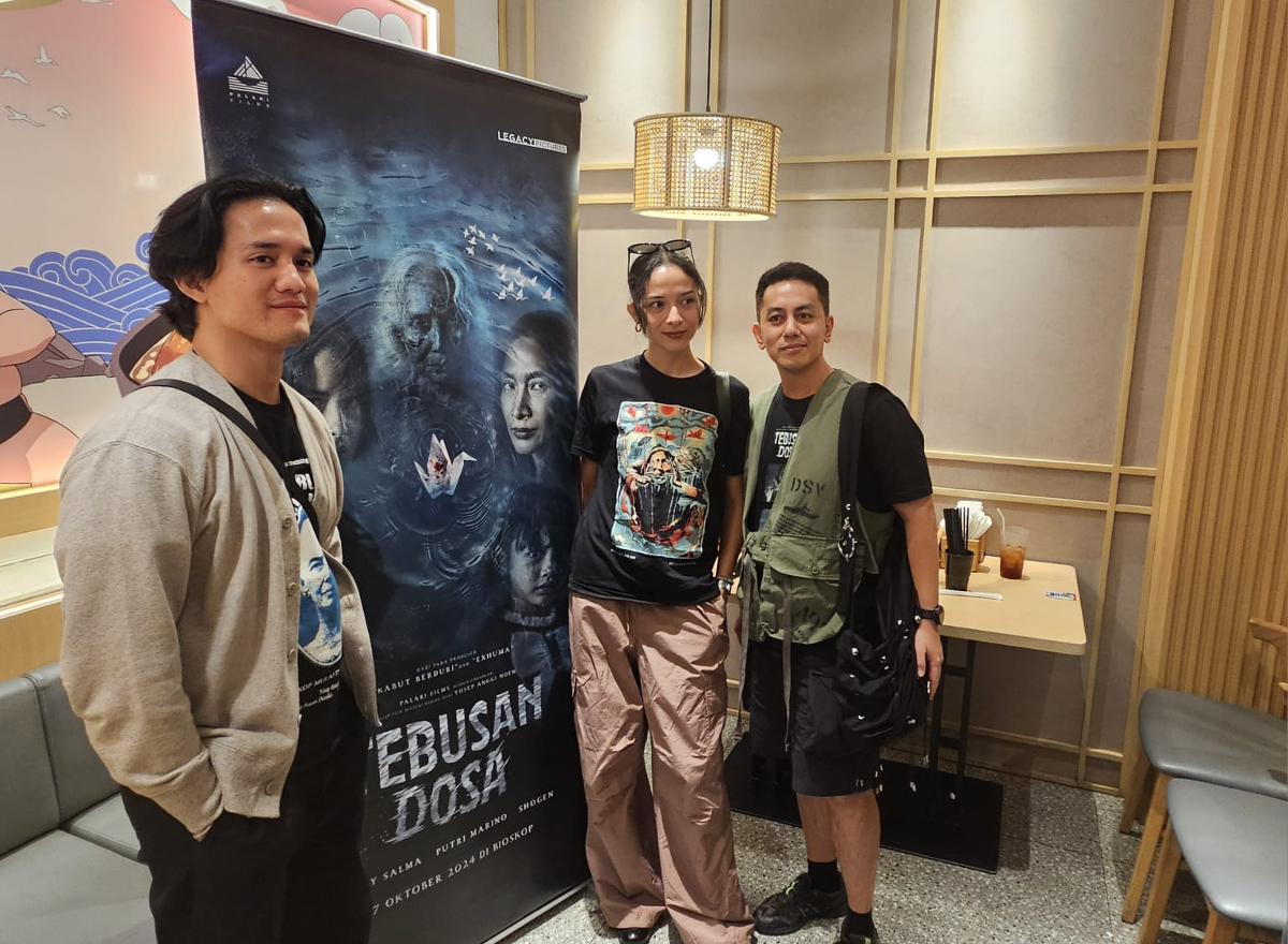 Pemeran utama film horor "Tebusan Dosa", Bhisma Mulia, Putri Marino, dan Muhammad Zaidi l DP Mal Semarang. (Sumber:  | Foto: Sakti)