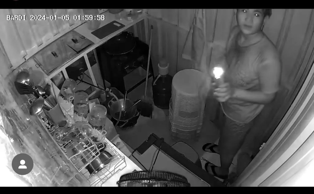 rekaman cctv di konter Es Teh saat maling beraksi (Sumber: instagram | Foto: @hendry_jbrik)