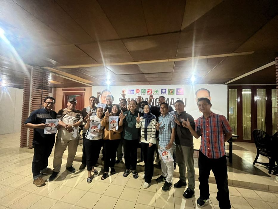 Pasangan calon Yoyok Sukawi dan Joko Santoso (Yoyok-Joss) menerima dukungan dari teman semasa sekolah. (Sumber: | Foto: dok)