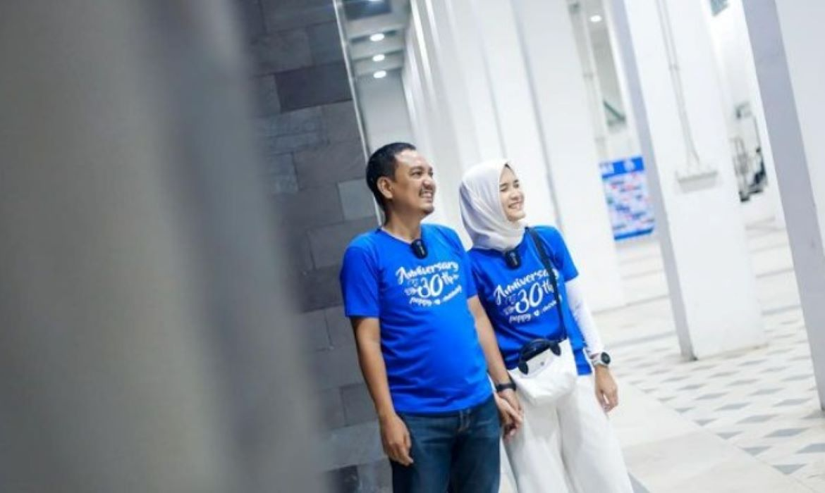 Sukawijaya, atau yang lebih dikenal sebagai Yoyok Sukawi dan istri.  (Sumber:  | Foto: dok )