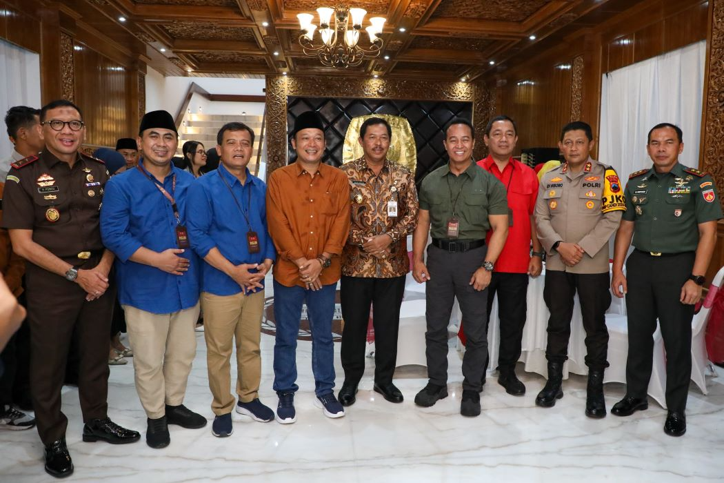 Deklarasikan kampanye damai pada Pilkada 2024 di KPU Jateng pada Selasa, 24 September 2024. 

 (Sumber:  | Foto: Sakti)