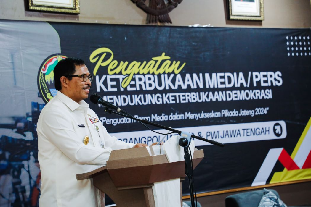 Pj Gubernur Jawa Tengah, Nana Sudjana saat membuka kegiatan Penguatan Keterbukaan Media/Pers (Sumber: | Foto: Sakti)