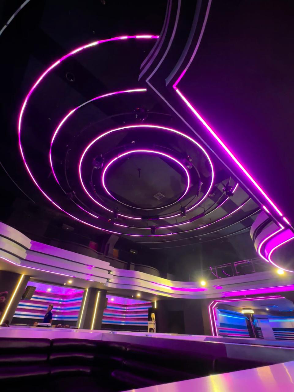 Suasana venue Orbit di Jalan Permata Hijau BB No 25 Semarang, bernuansa futuristik. (Sumber: | Foto: sakti)