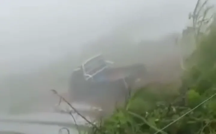 Tanah longsor di Jalan Selo-Borobudur Boyolali, Jumat 19 Januari 2024 pagi. (Sumber: @infokabarsalatiga - InfoSemarang.com)