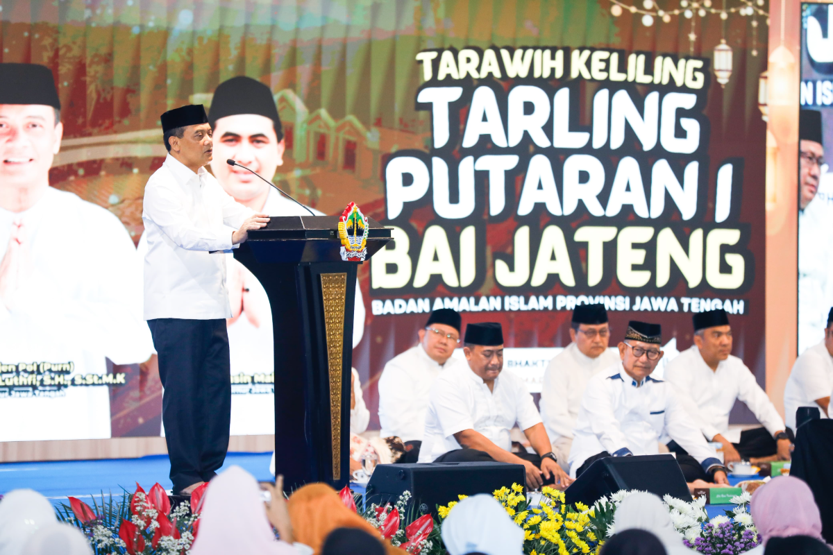 Gubernur Jawa Tengah, Ahmad Luthfi saat memberikan sambutan dalam acara Tarawih Keliling. (Sumber:  | Foto: Sakti)