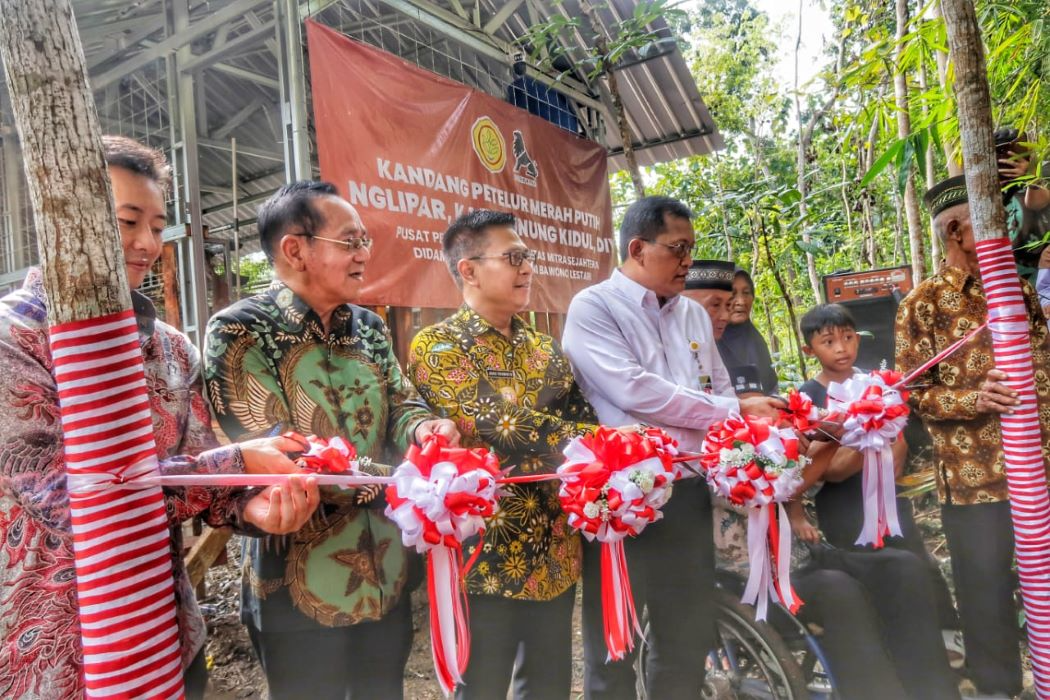 
Peresmian pengoperasian Kandang Petelur Merah Putih untuk Pemberdayaan Disabilitas di Gunungkidul Yogyakarta.
 (Sumber:  | Foto: dok.)