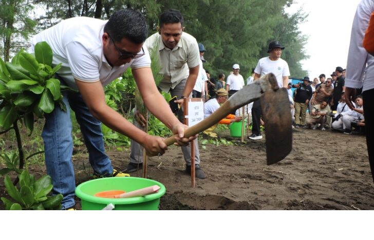 Wakil Ketua DPRD Jawa Tengah, Mohammad Saleh, ikut menyemarakkan peluncuran Gerakan Jawa Tengah ASRI. (Sumber:  | Foto: dok)