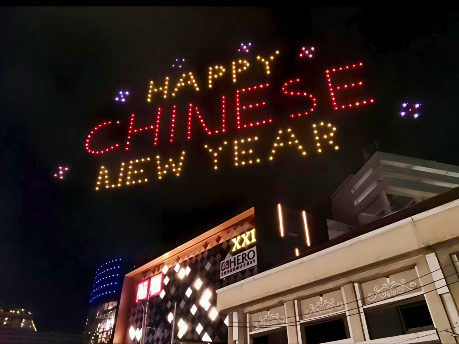 Queen City Mall menghadirkan drone show pertama di Semarang. (Sumber: | Foto: dok.)