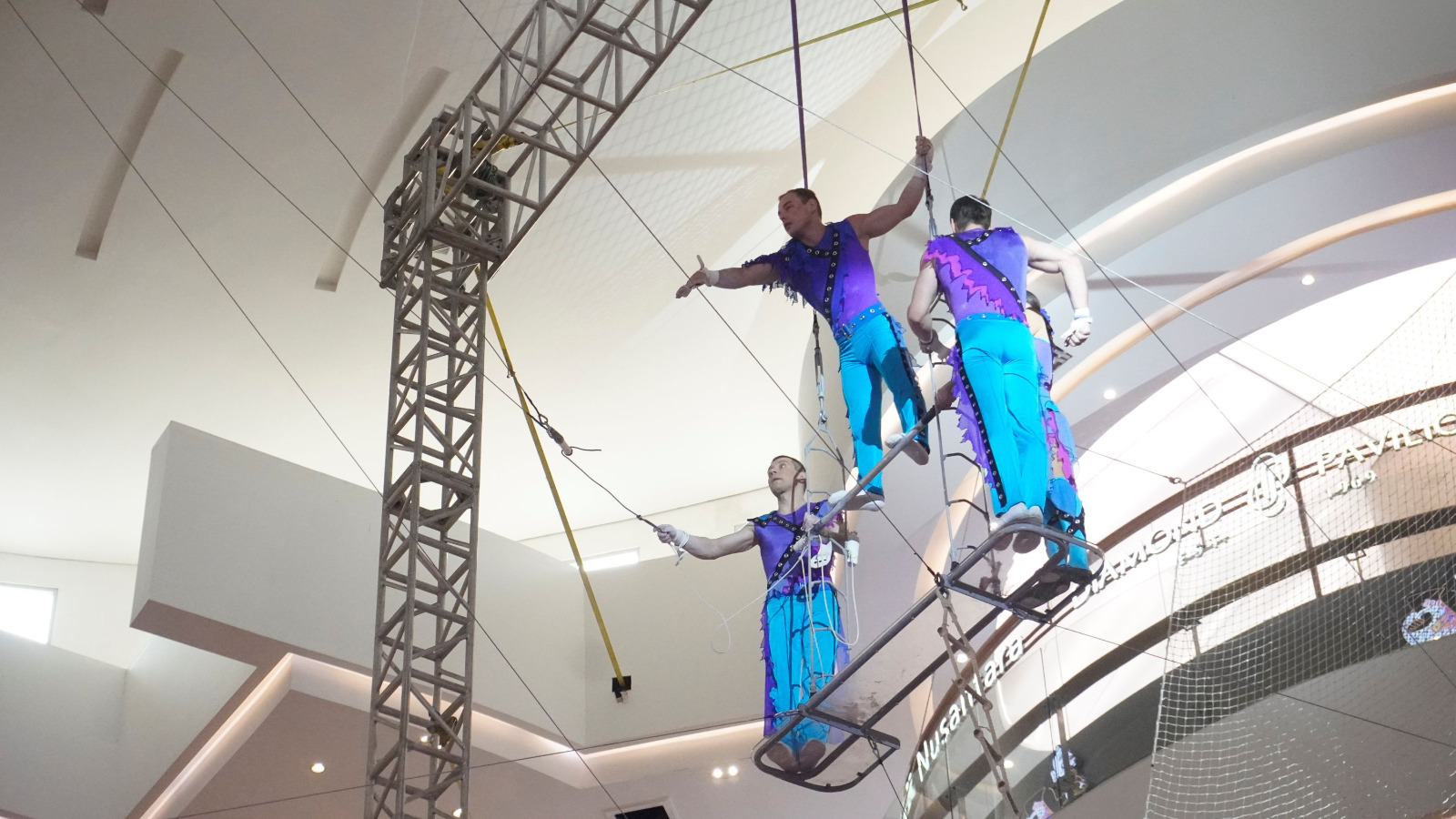 sirkus di The Park Semarang. (Sumber:  | Foto: dok.)